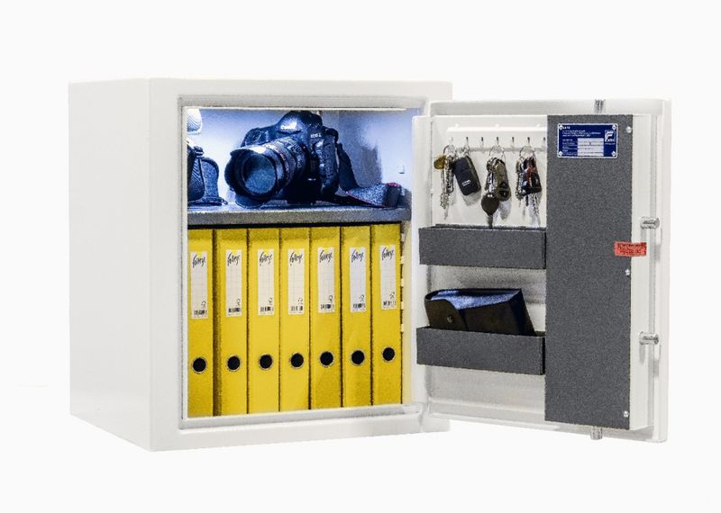 Liten safe med hylle og 2 flyttbare bokser